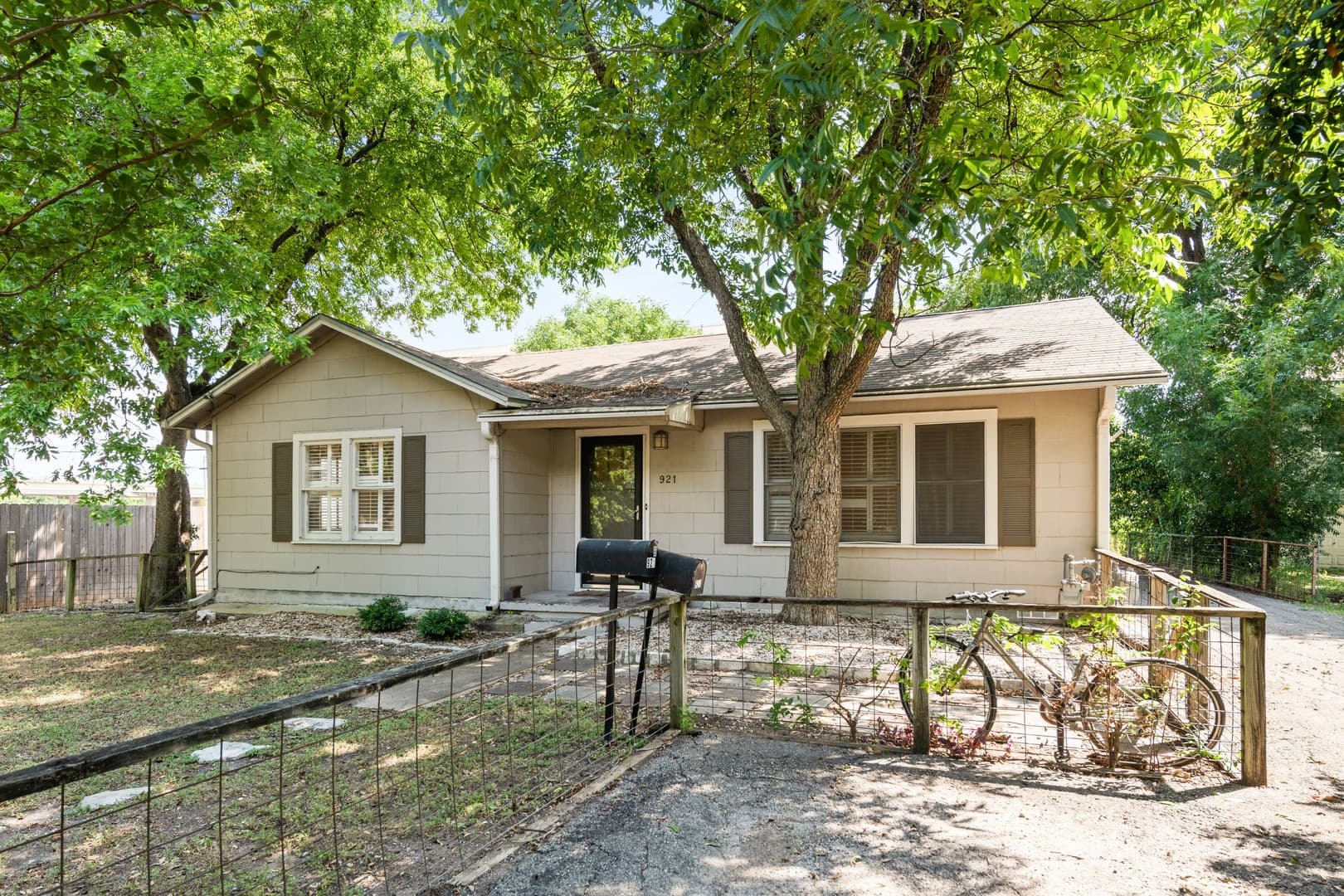 Austin Apartment: 921 East 37th Street