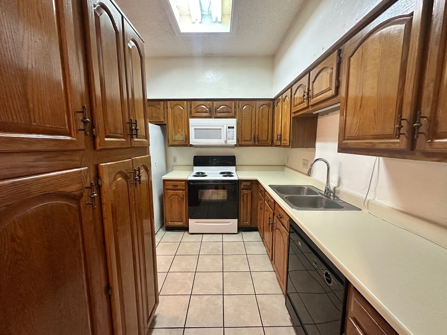 Austin House: 1906 Robbins Place, #308