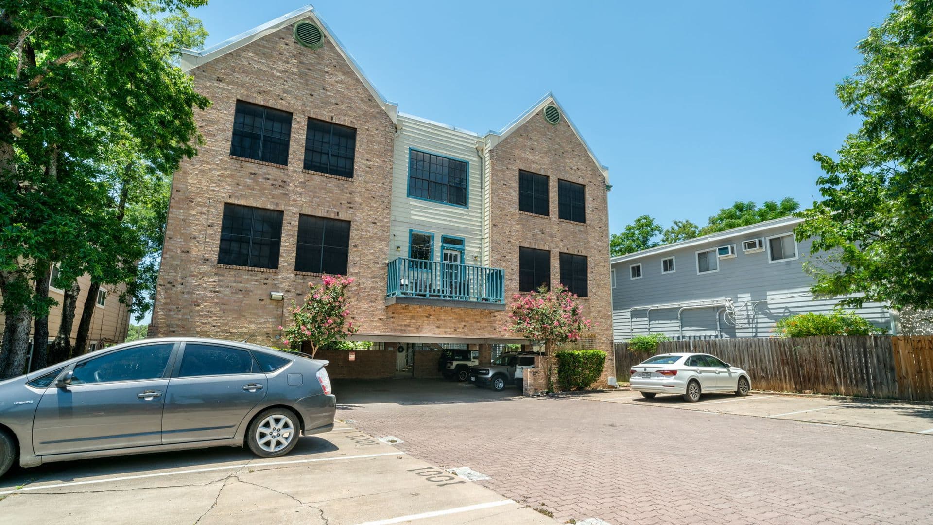 Austin House: 2300 Leon St #101