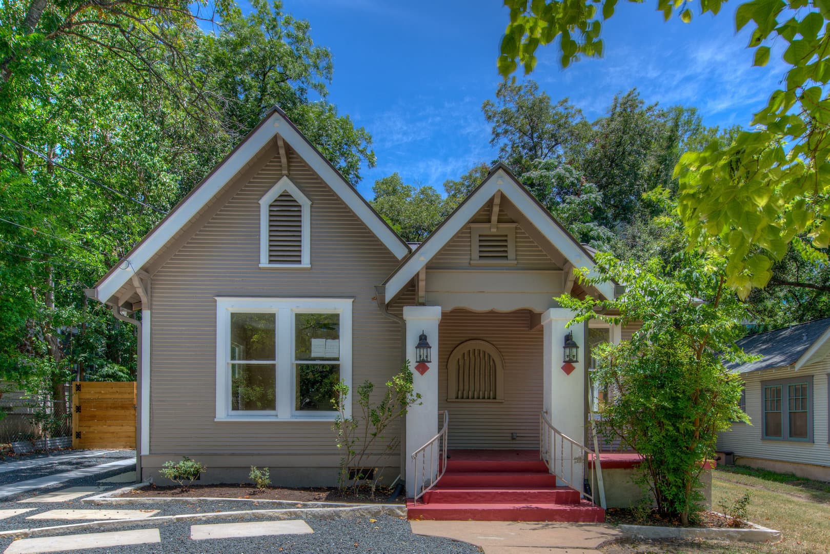 Austin House: 3211 Hampton Rd