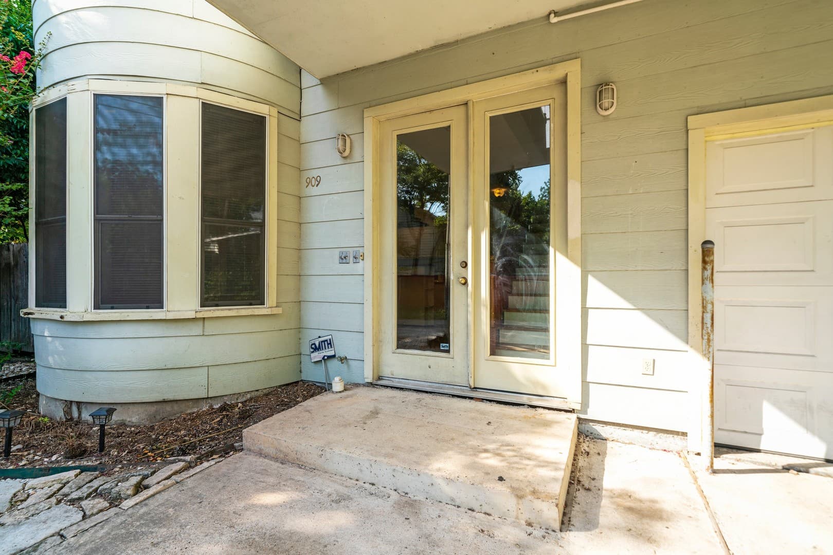 Austin Apartment: 909 East 38th Street
