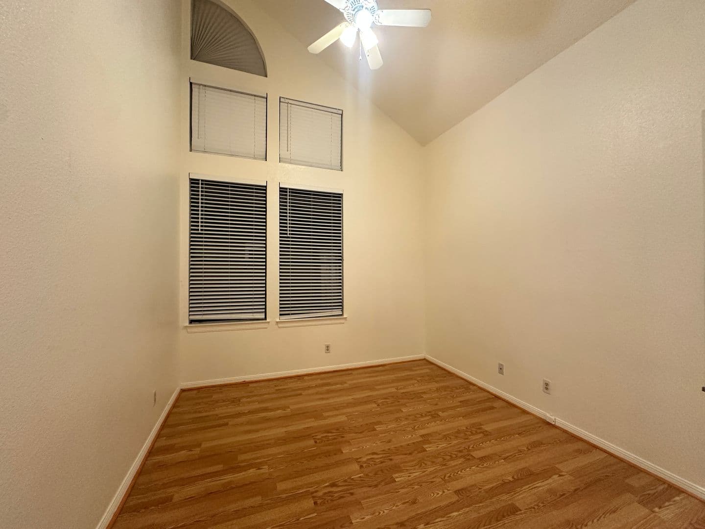 Austin House: 1906 Robbins Place, #308