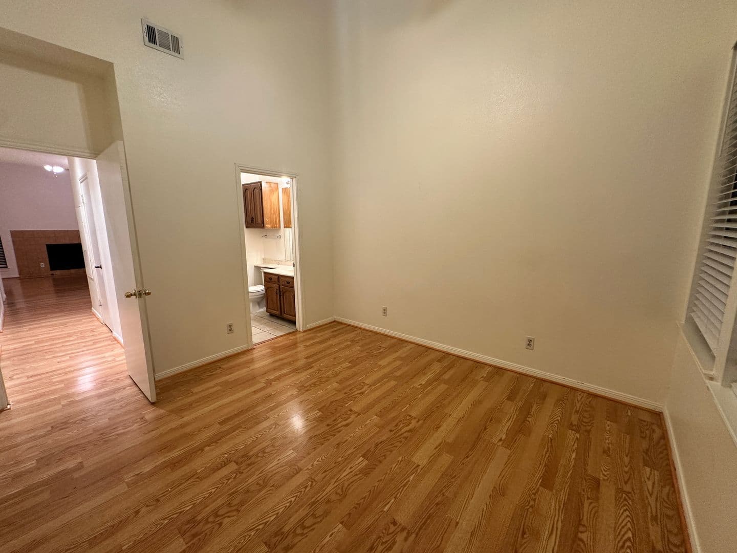 Austin House: 1906 Robbins Place, #308