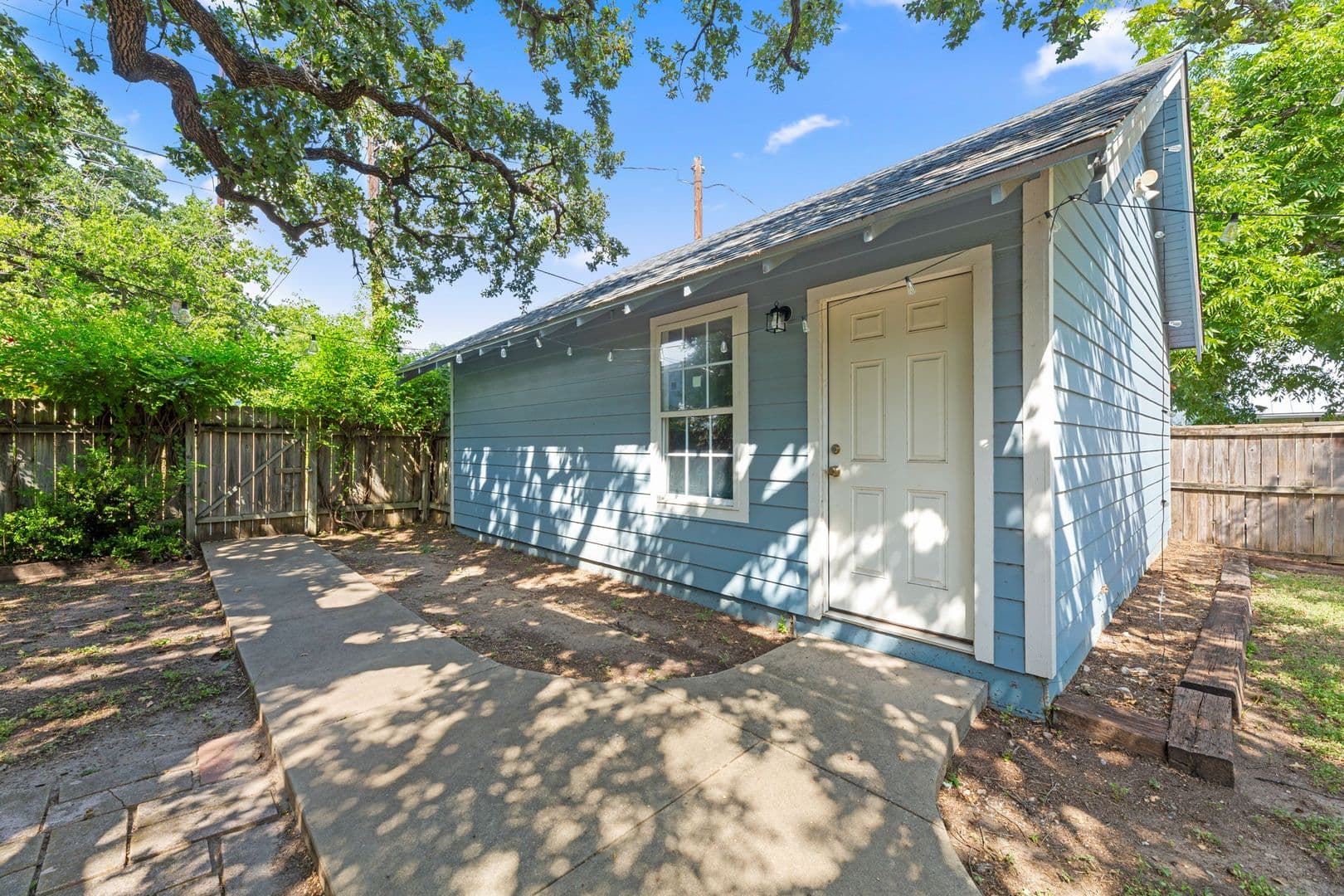Austin House: 312 West 37th Street