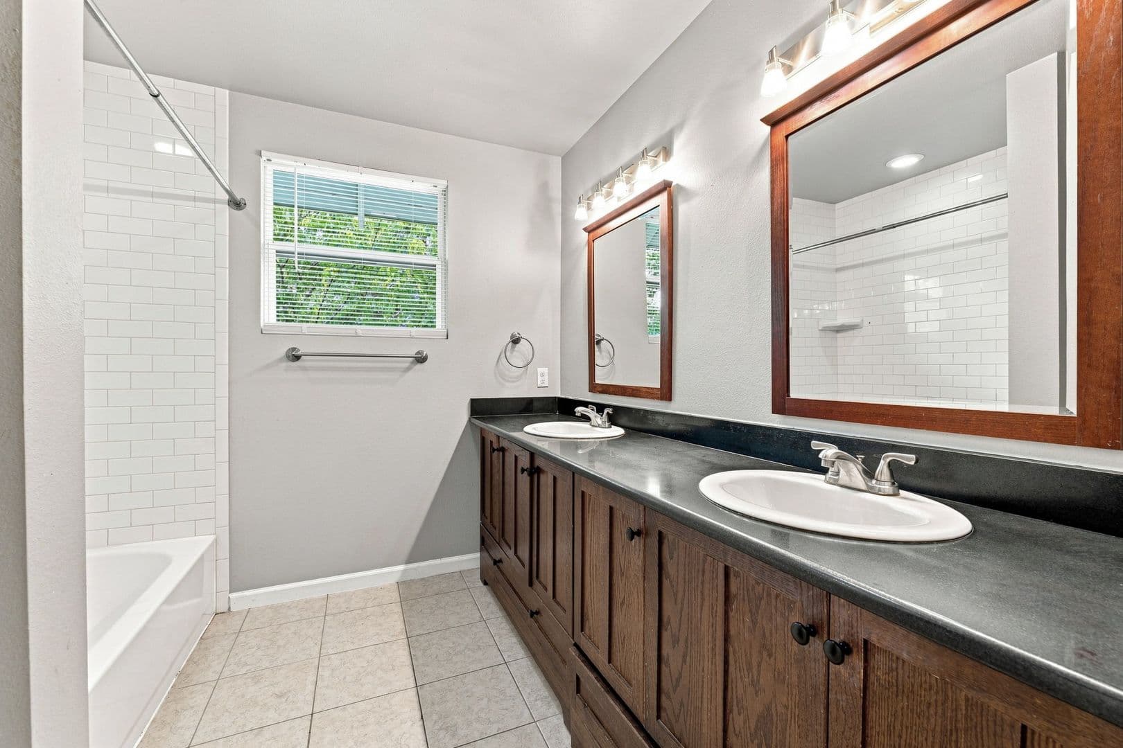 Austin House: 312 West 37th Street