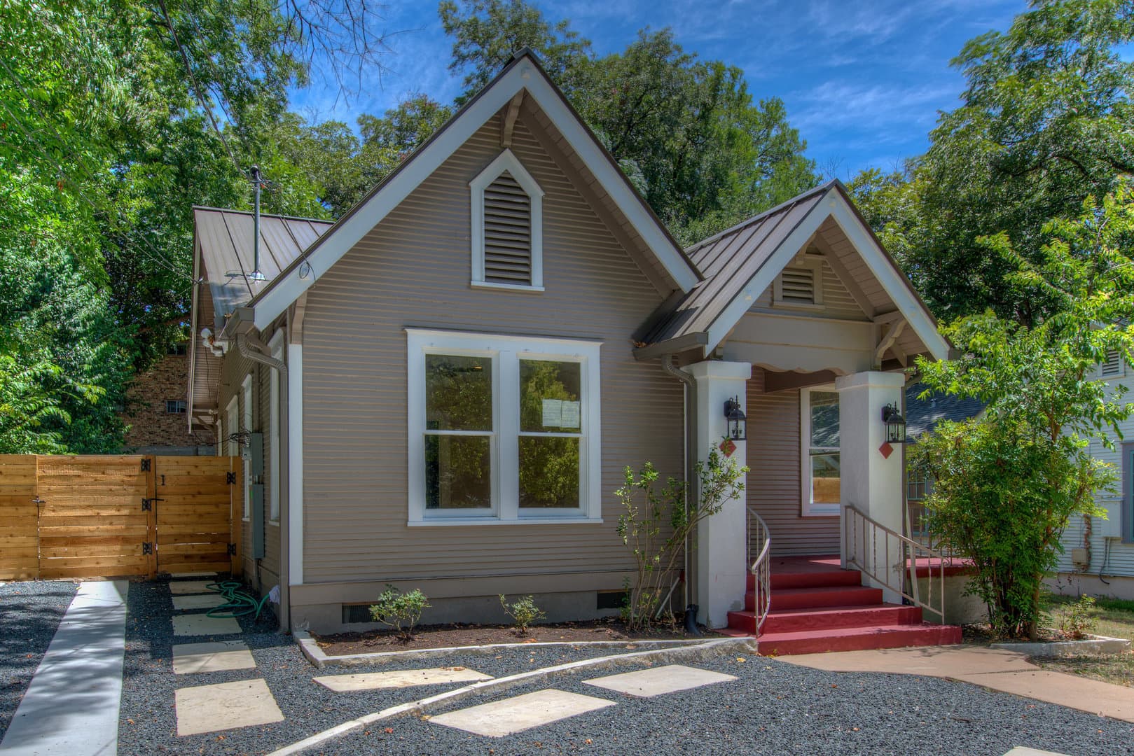 Austin House: 3211 Hampton Rd