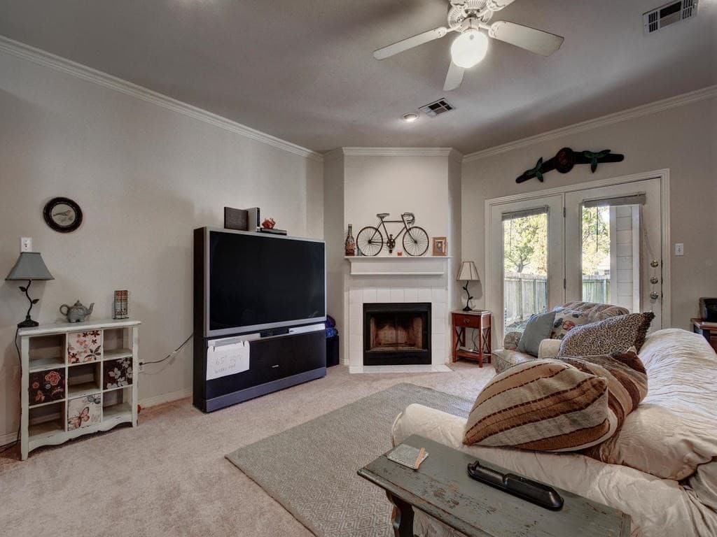 Austin Apartment: 609 East 49th Street