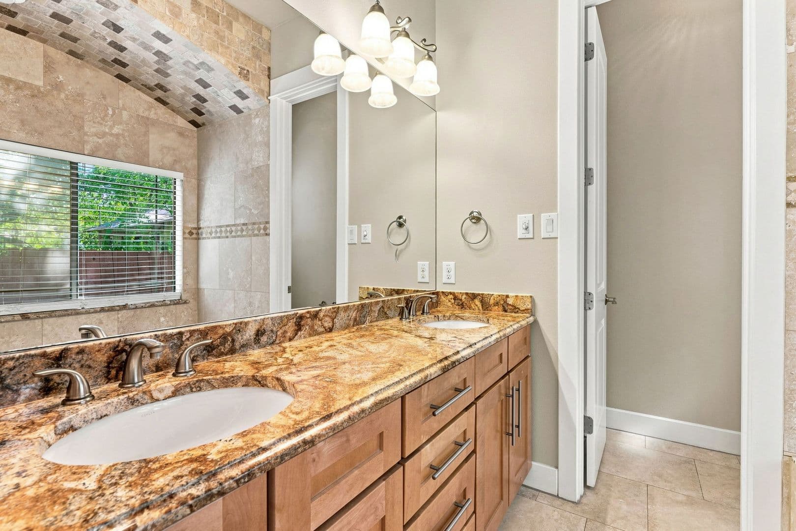 Austin House: 303 Zennia Street