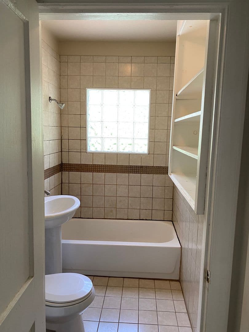 Austin Apartment: 818 East 30th Street