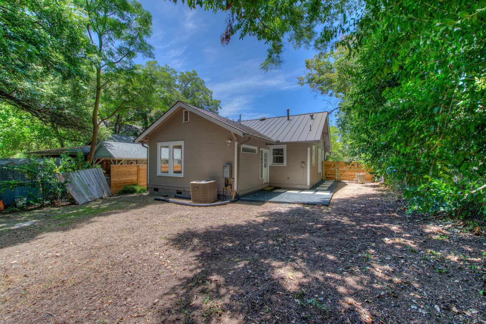 Austin House: 3211 Hampton Rd