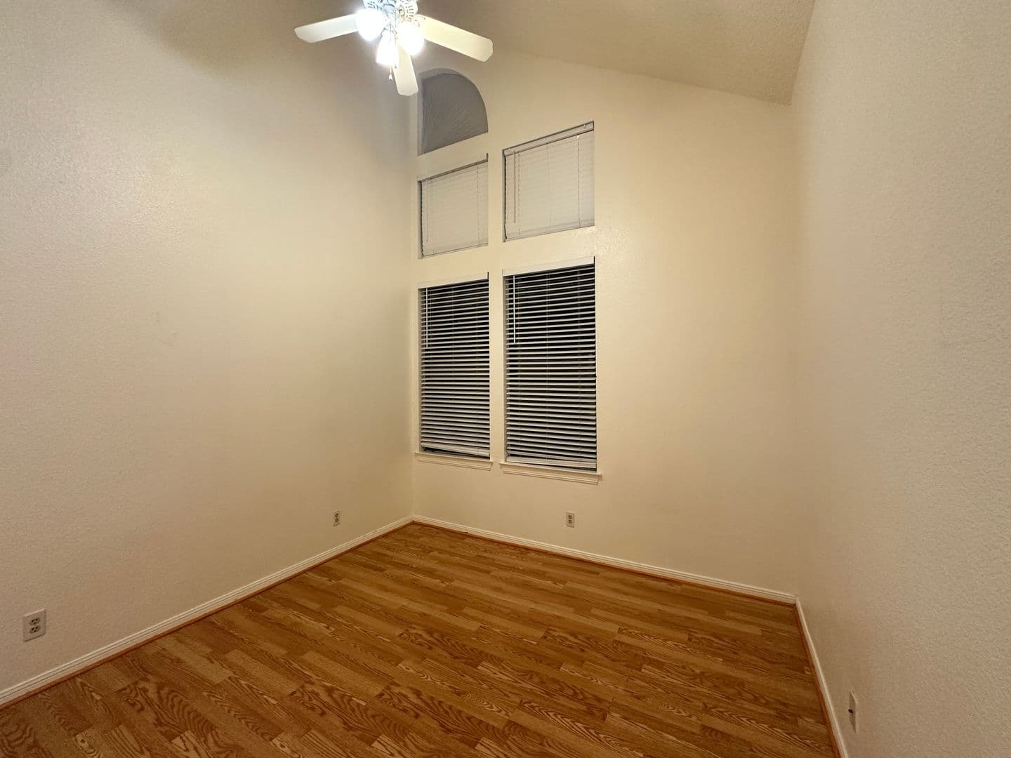 Austin House: 1906 Robbins Place, #308