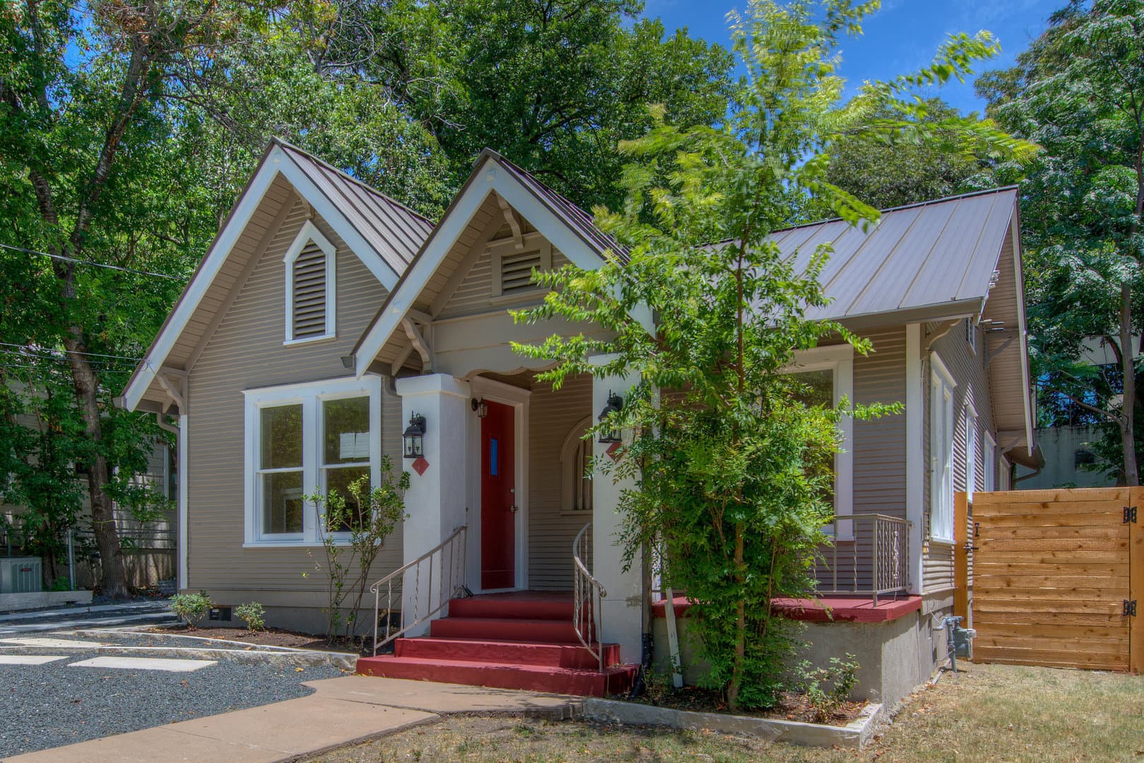 Austin House: 3211 Hampton Rd