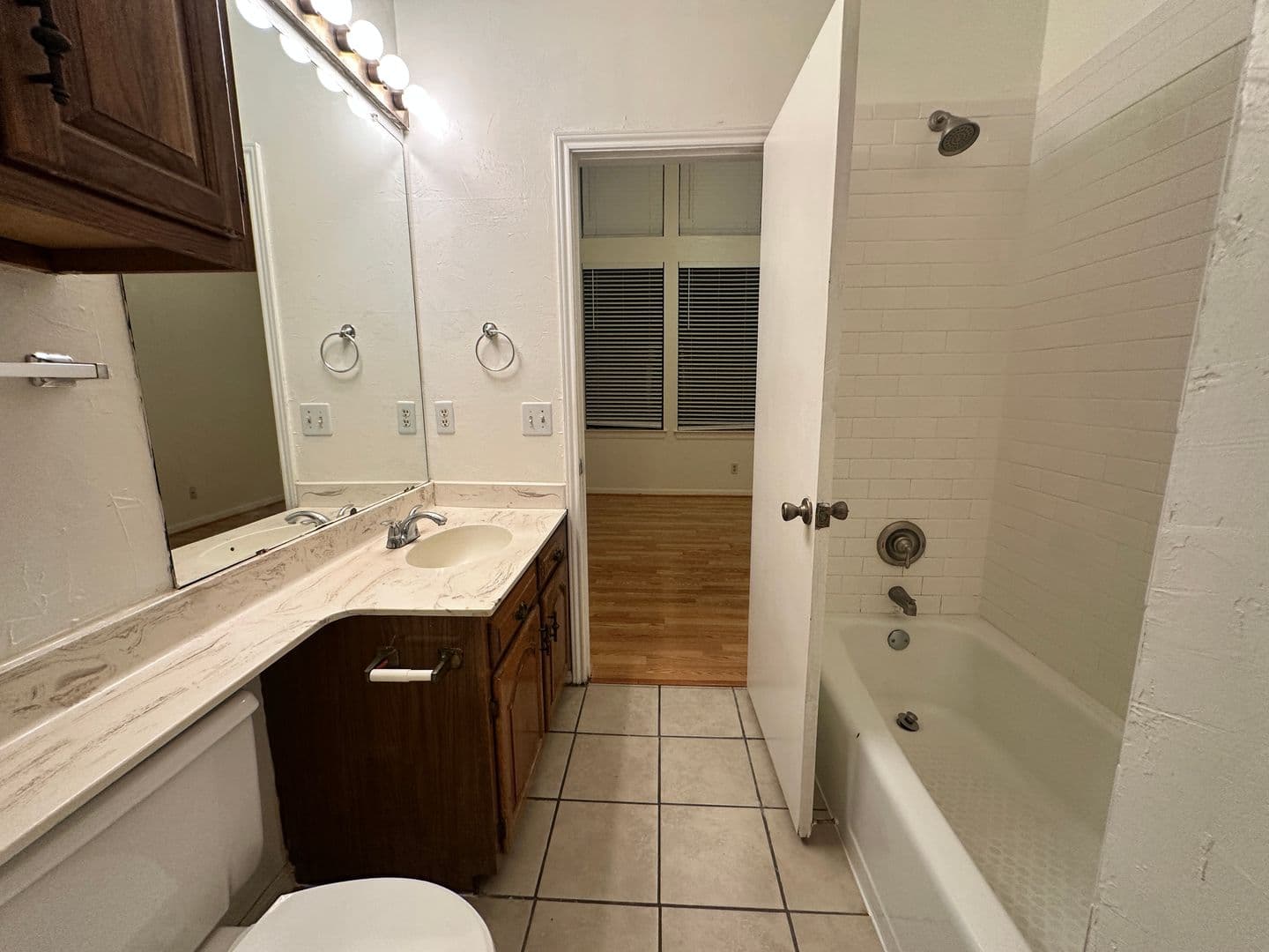 Austin House: 1906 Robbins Place, #308