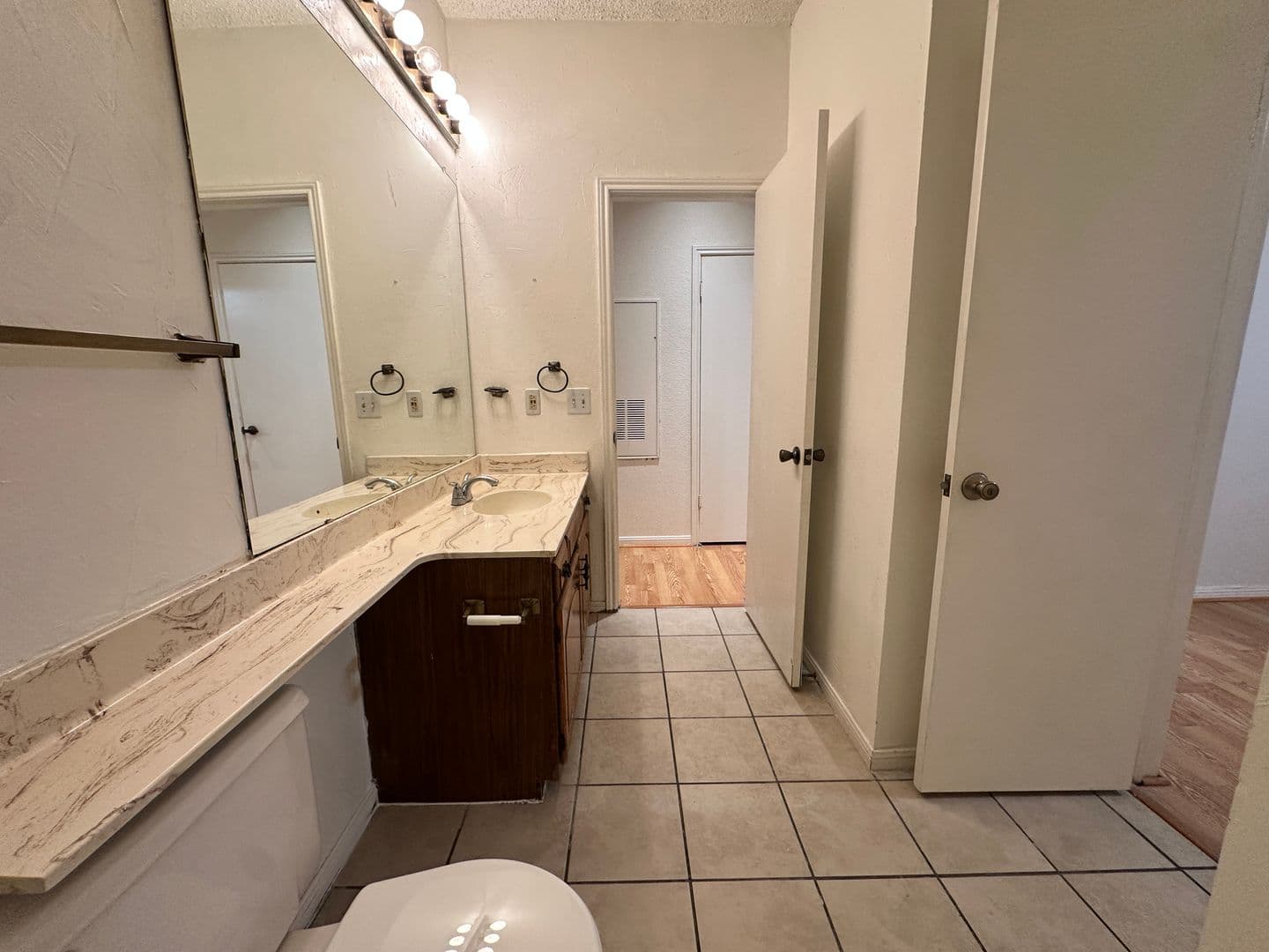 Austin House: 1906 Robbins Place, #308