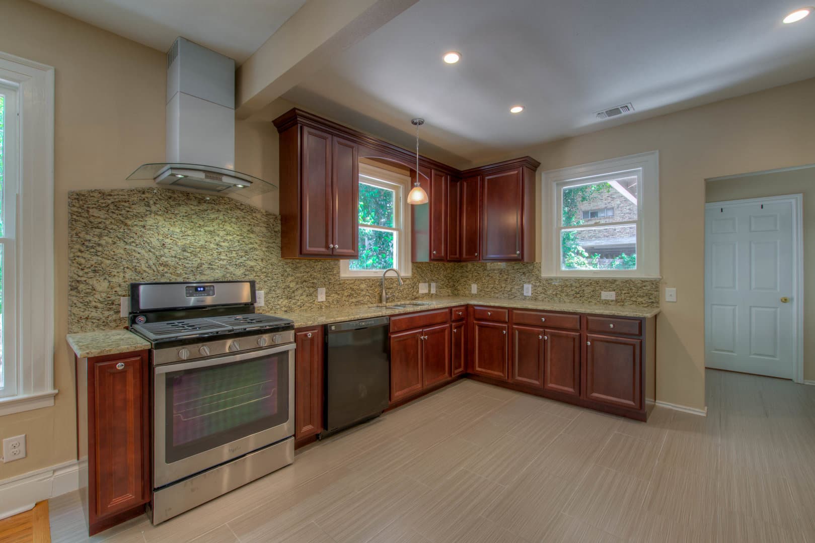 Austin House: 3211 Hampton Rd