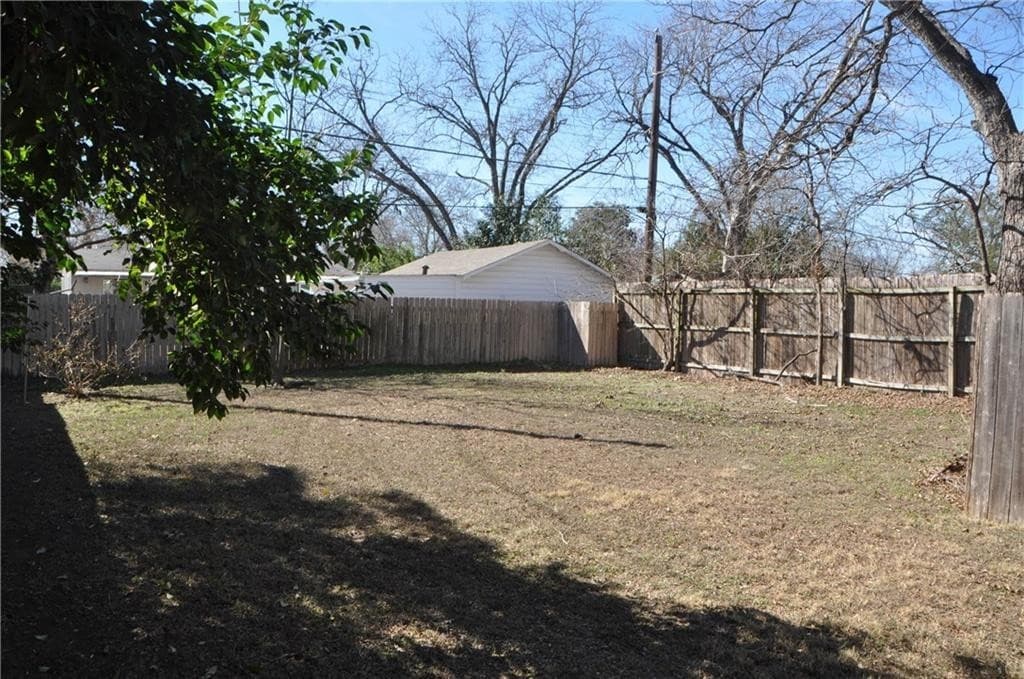 Austin Apartment: 609 East 49th Street
