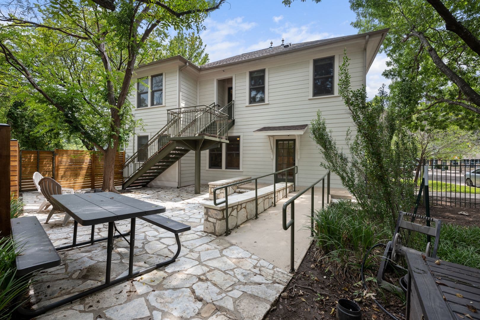 Austin House: 2811 Hemphill Park