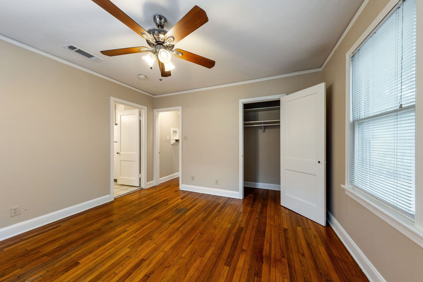 Austin Apartment: 909 East 38th Street