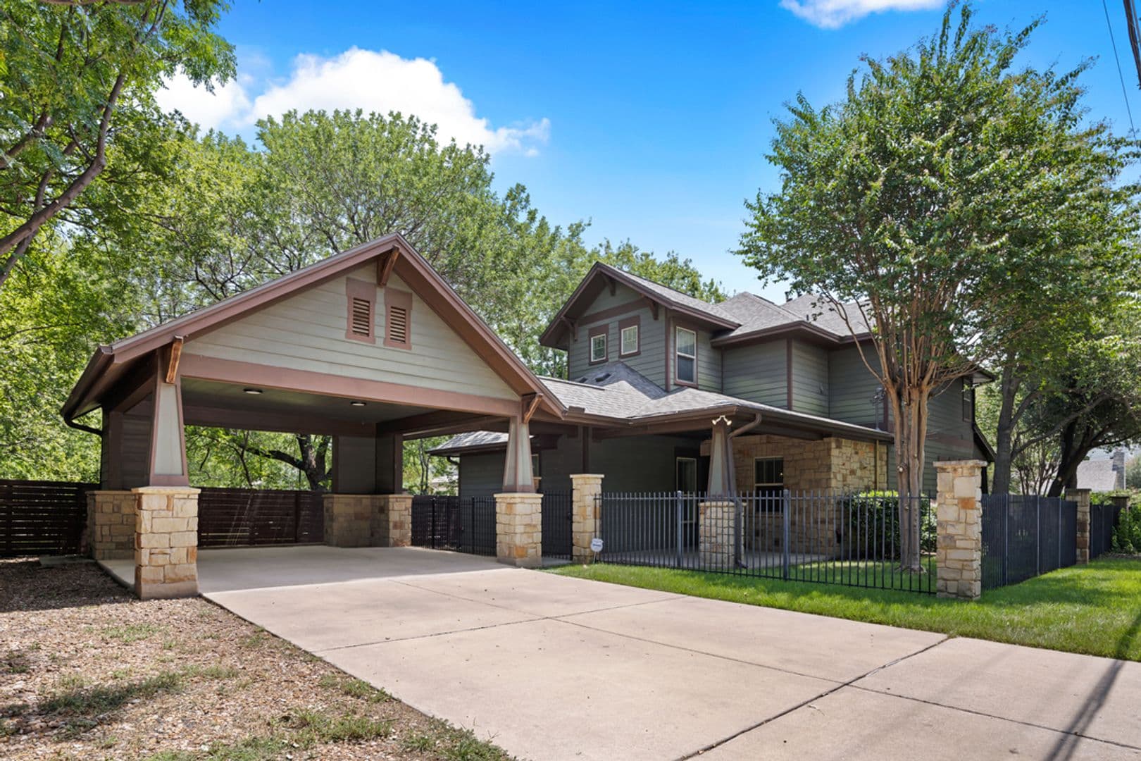 Austin House: 3900 Willbert Road