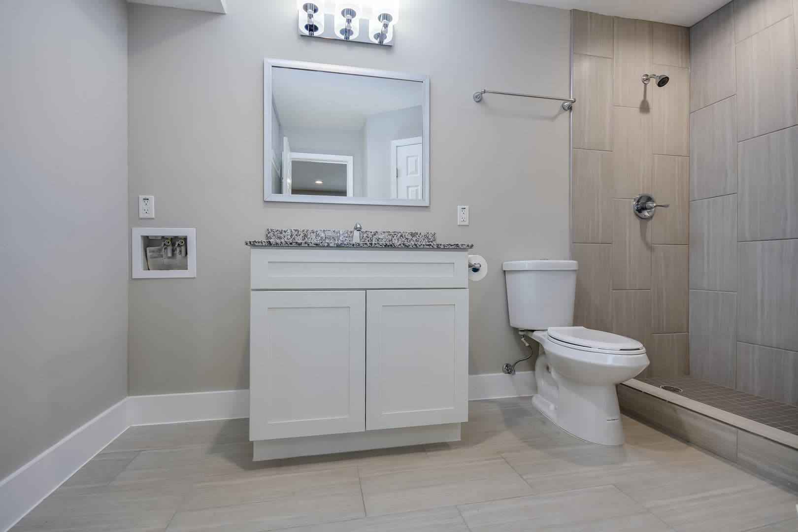 Austin House: 935 La Posada Unit 142