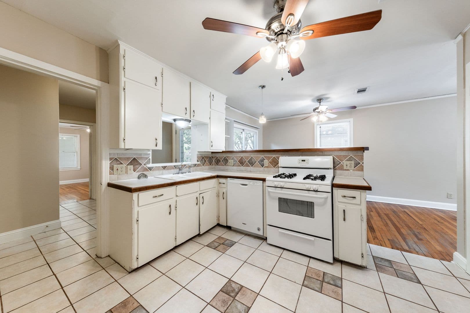 Austin Apartment: 909 East 38th Street
