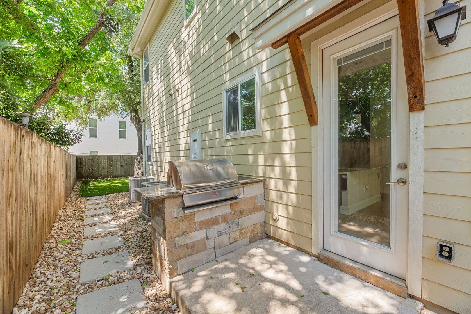 Austin House: 923 East 37th Street