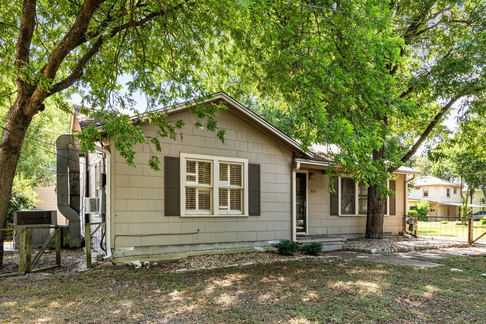 Austin Apartment: 921 East 37th Street