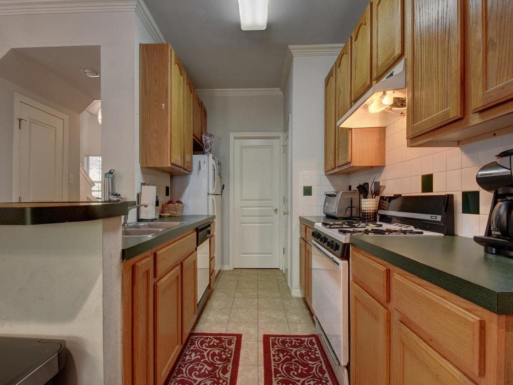 Austin Apartment: 609 East 49th Street