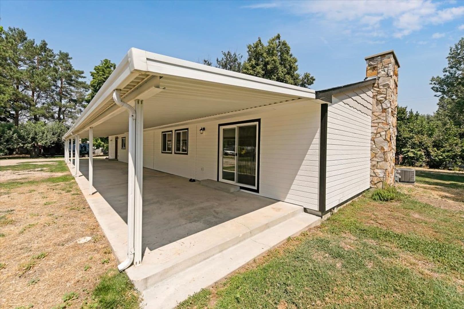 Middleton House: 297 Bard Ave
