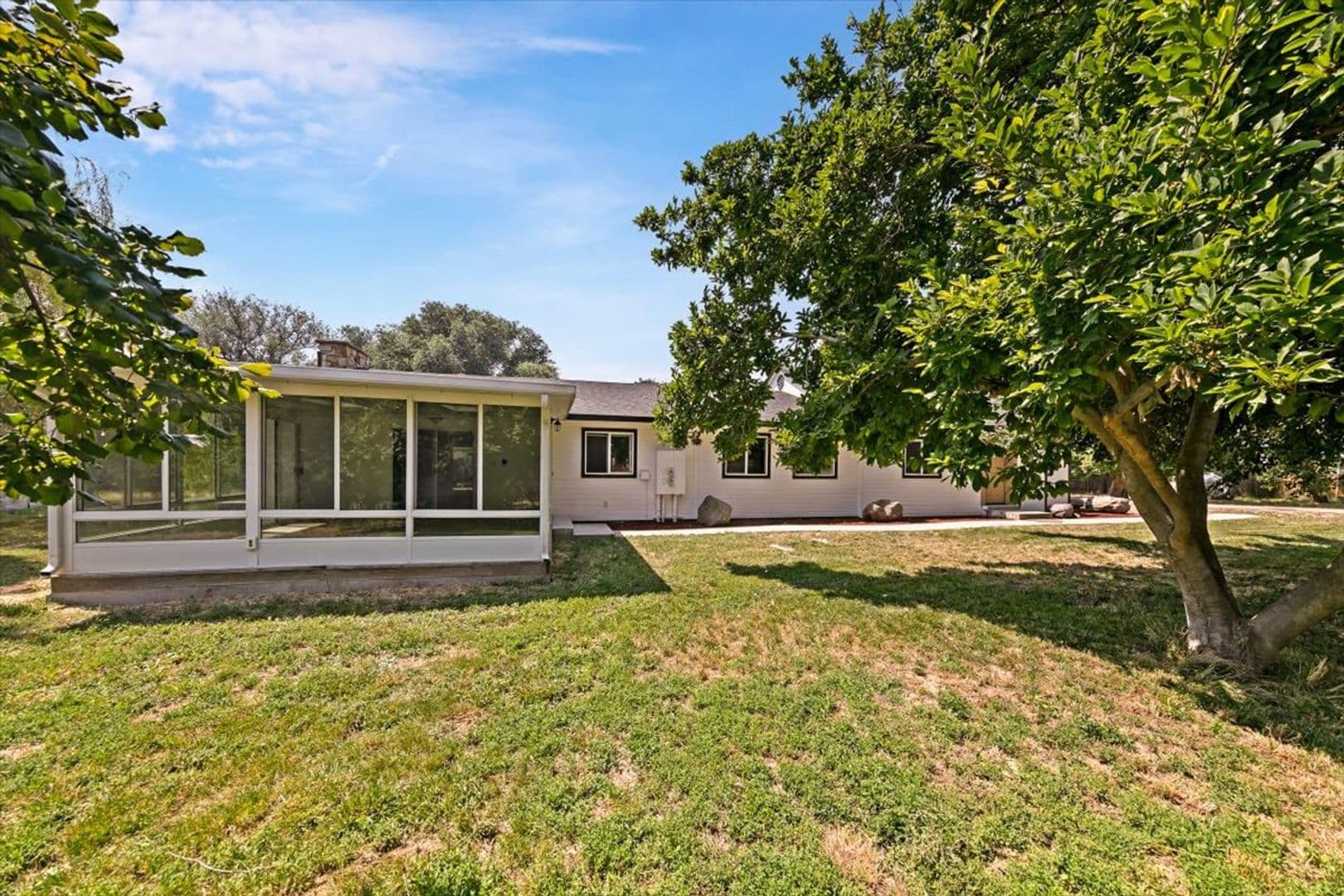 Middleton House: 297 Bard Ave