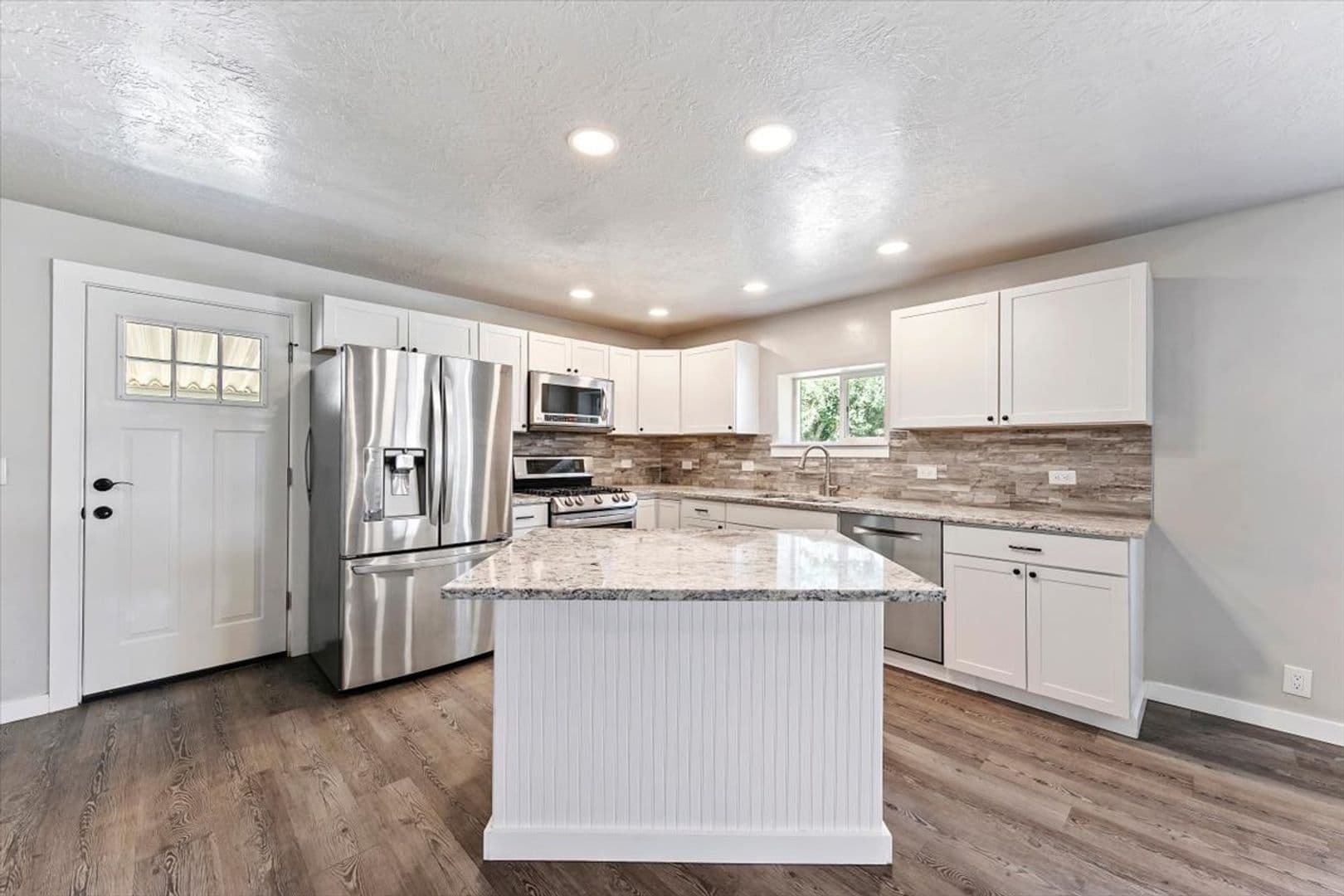 Middleton House: 297 Bard Ave