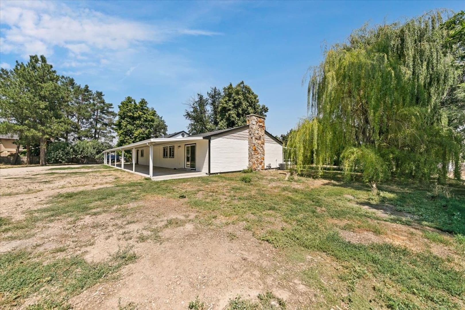 Middleton House: 297 Bard Ave