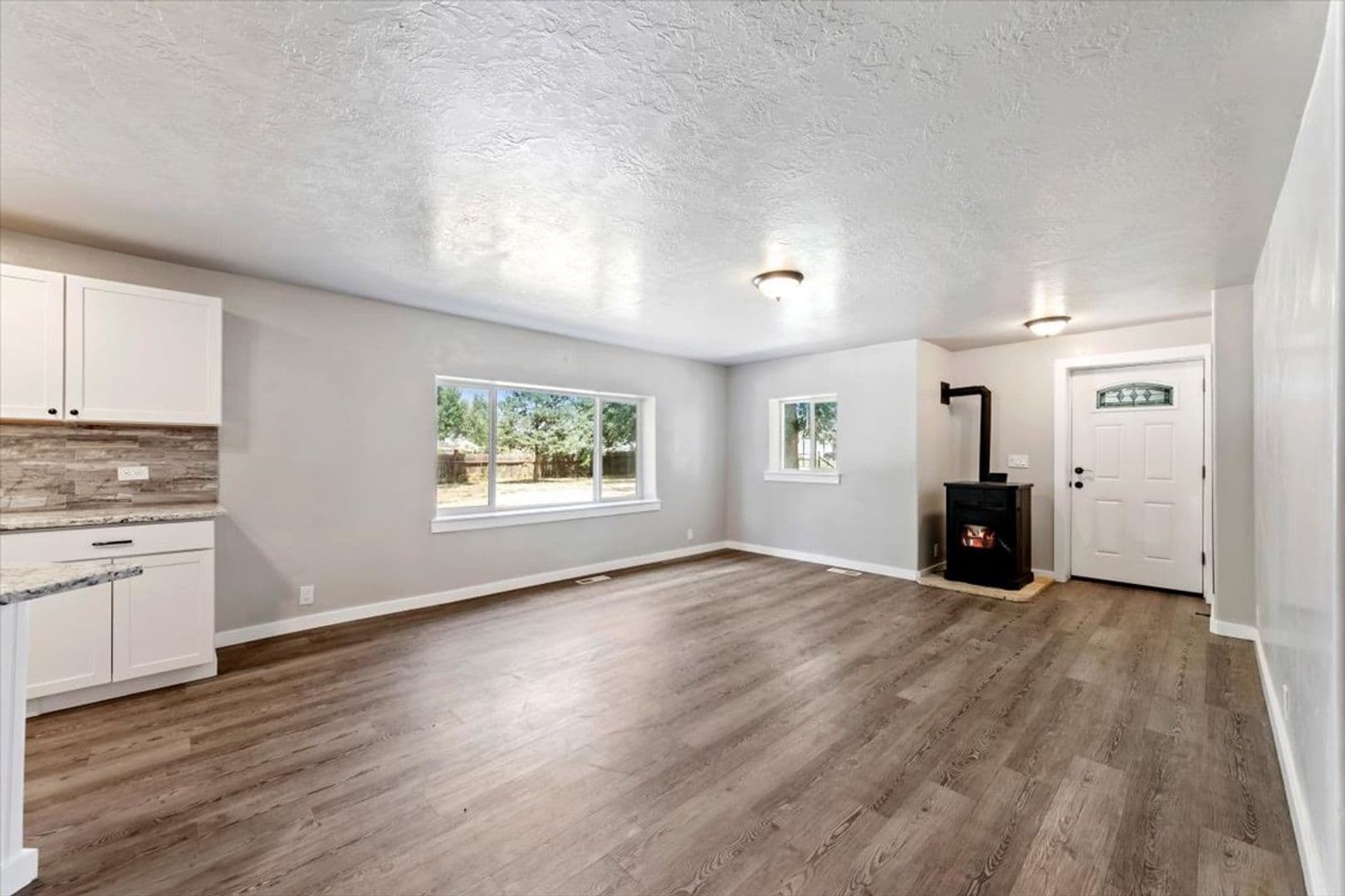 Middleton House: 297 Bard Ave