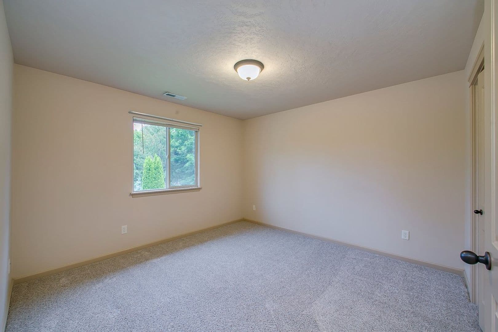 Eagle Apartment: 688/692 Shadow Fox