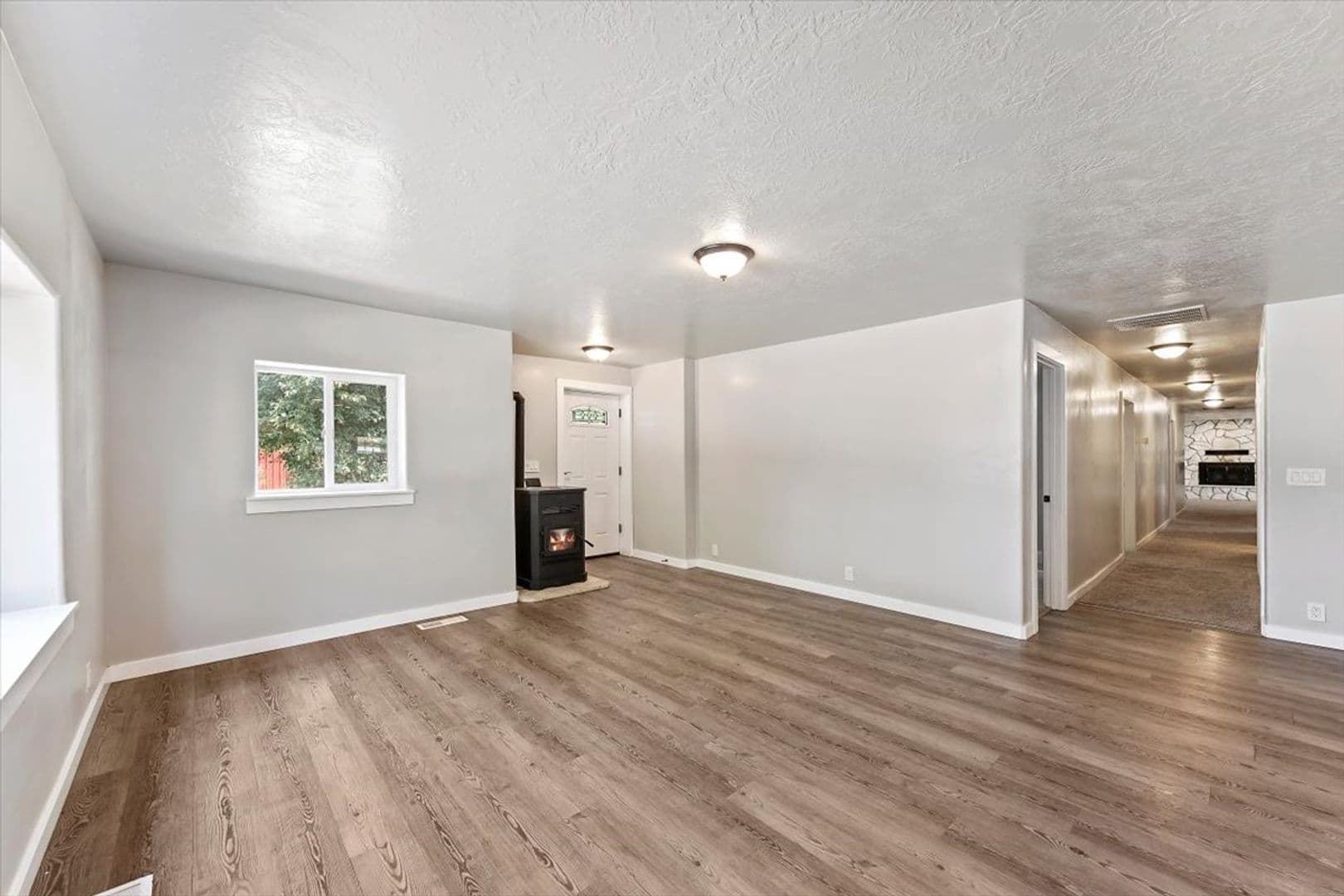 Middleton House: 297 Bard Ave