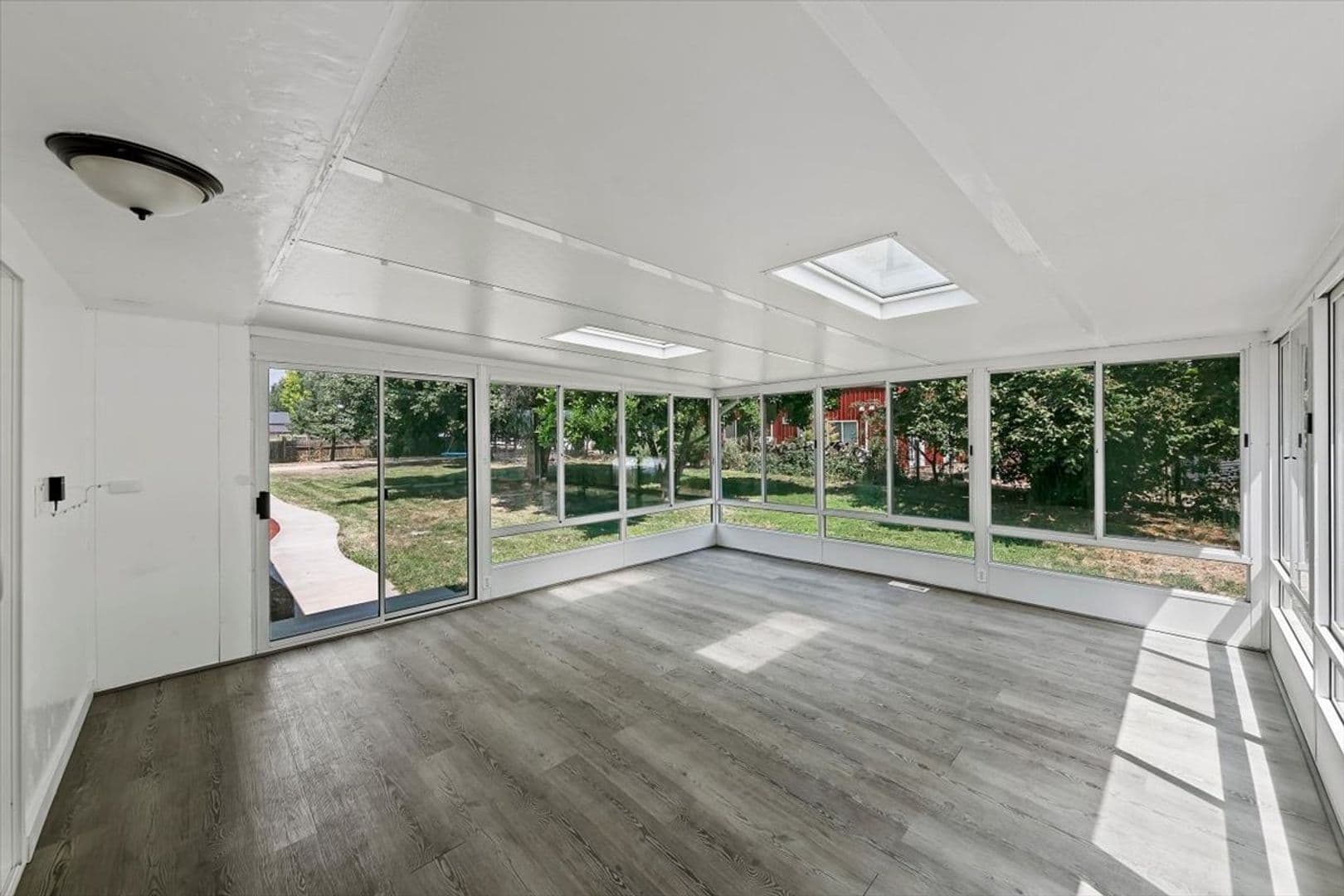 Middleton House: 297 Bard Ave