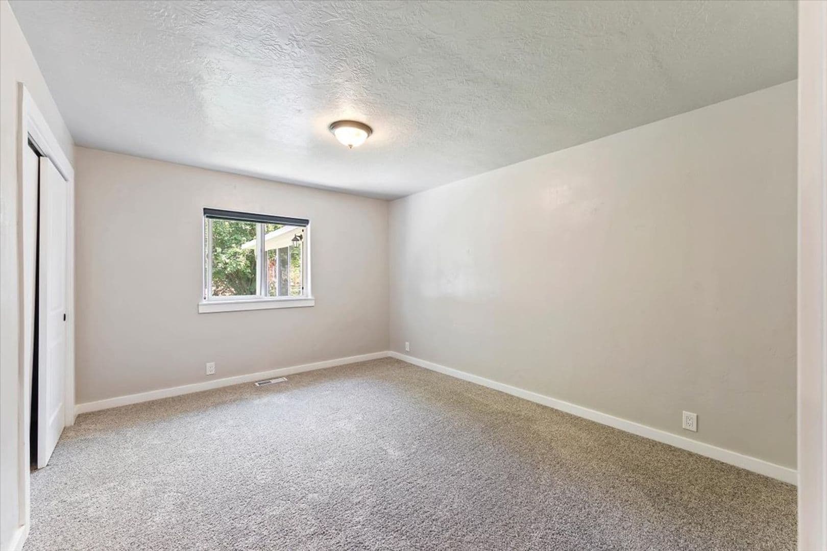 Middleton House: 297 Bard Ave