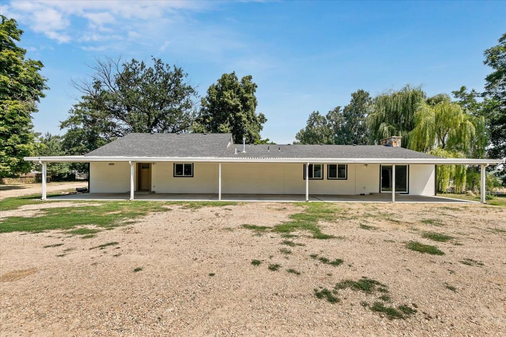Middleton House: 297 Bard Ave