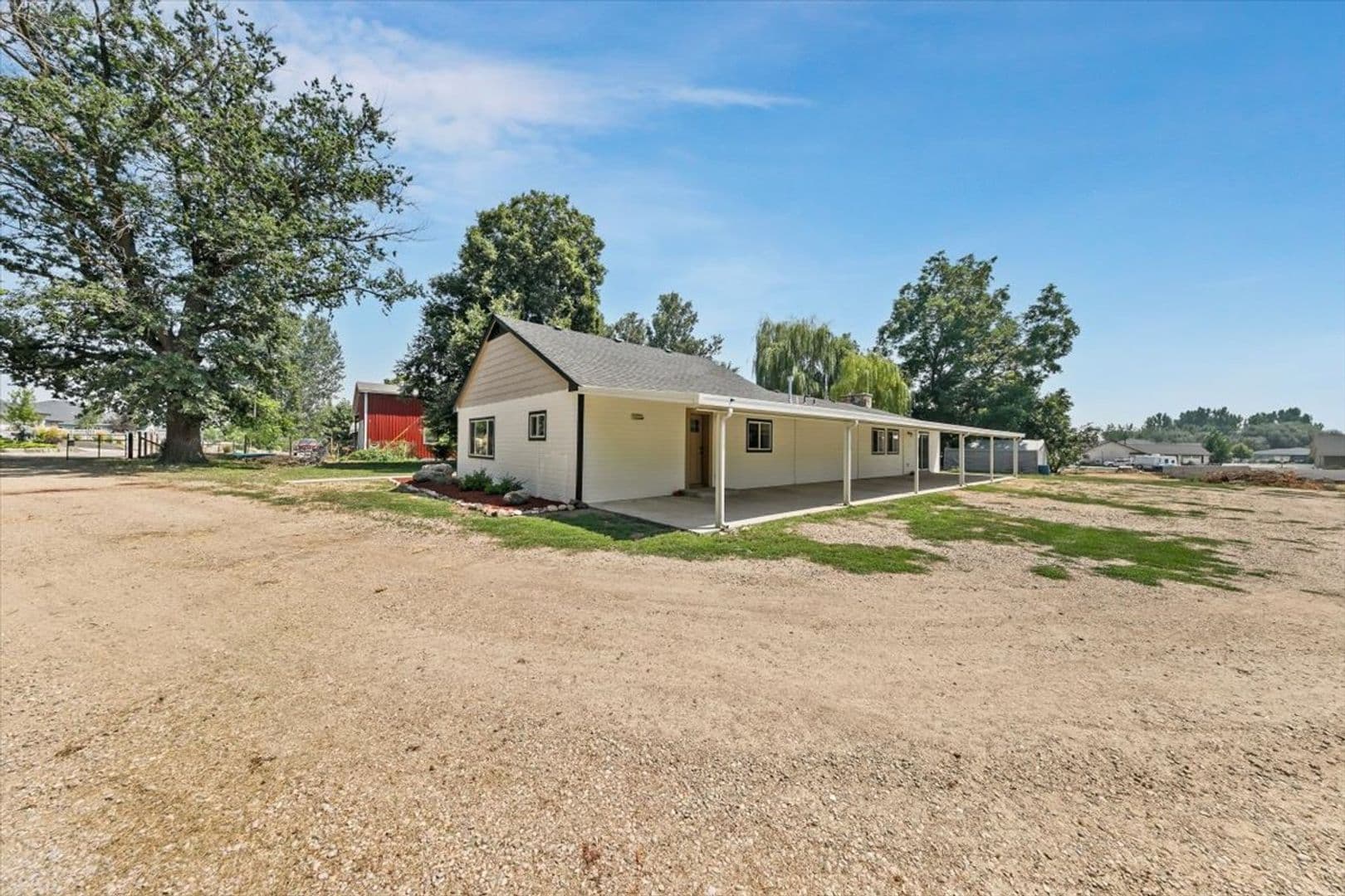 Middleton House: 297 Bard Ave