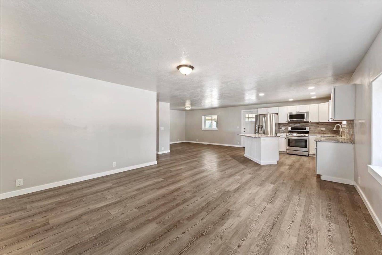 Middleton House: 297 Bard Ave
