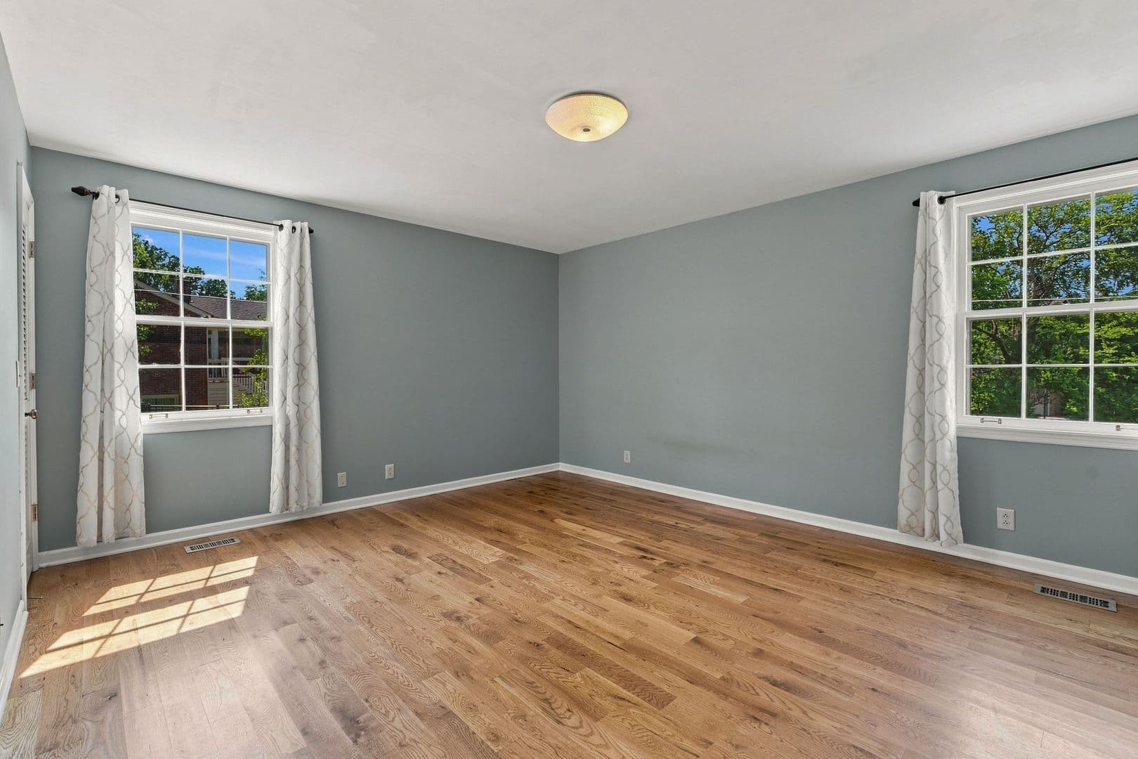 Brentwood House: 1713 Pinetree Lane