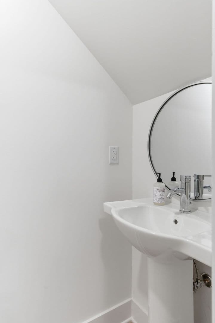 Nashville Condo: 102 Duke Street