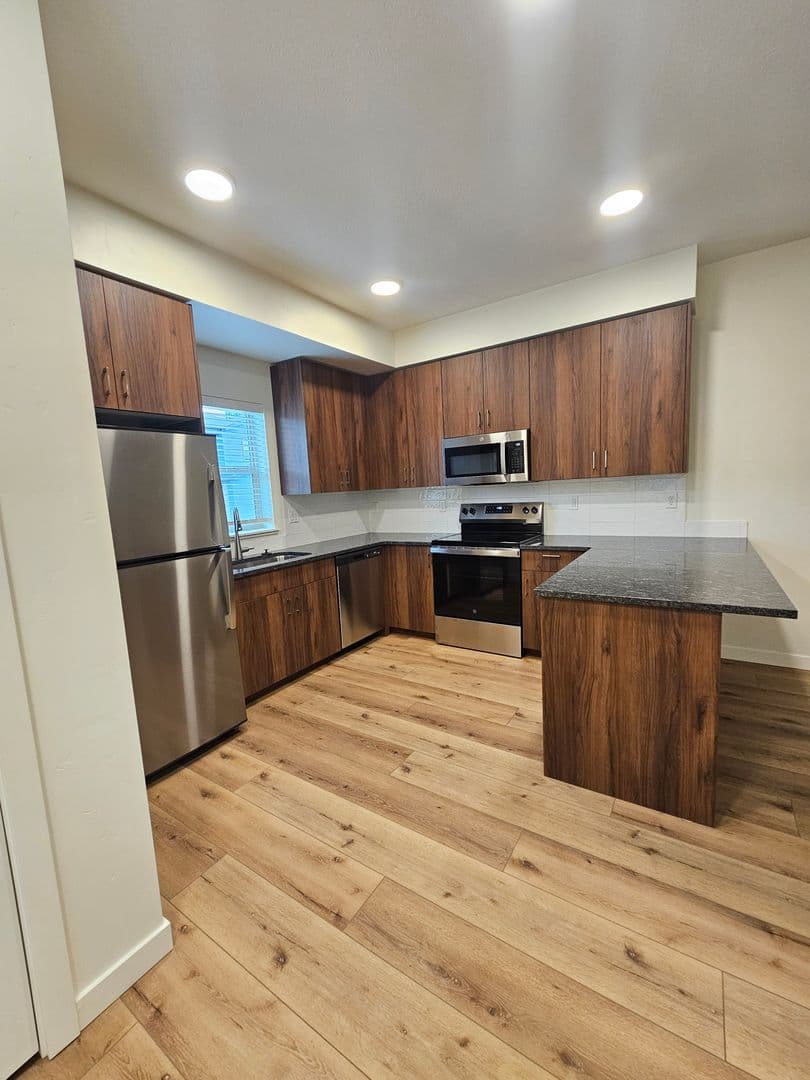 Garden City House: 7416 W Swain Ln