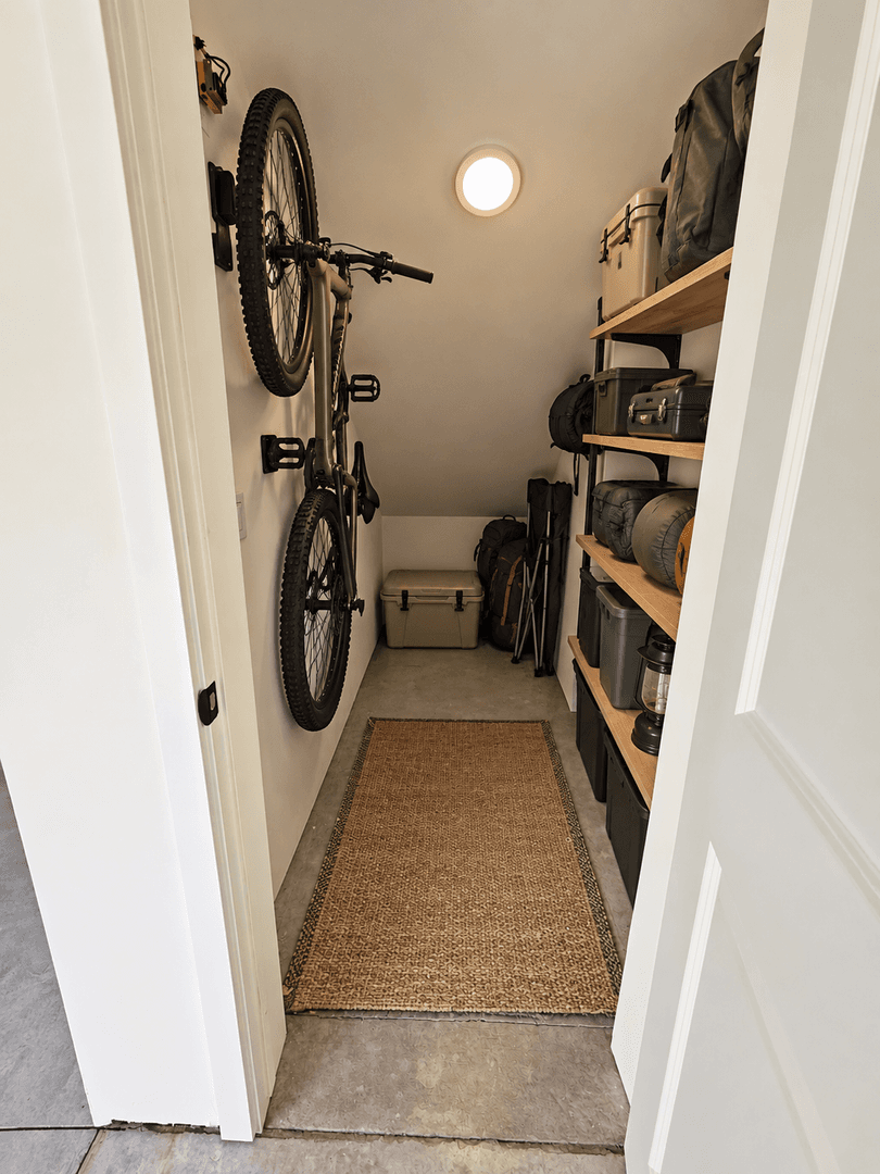 Garden City Townhome: 7416 W Swain Ln