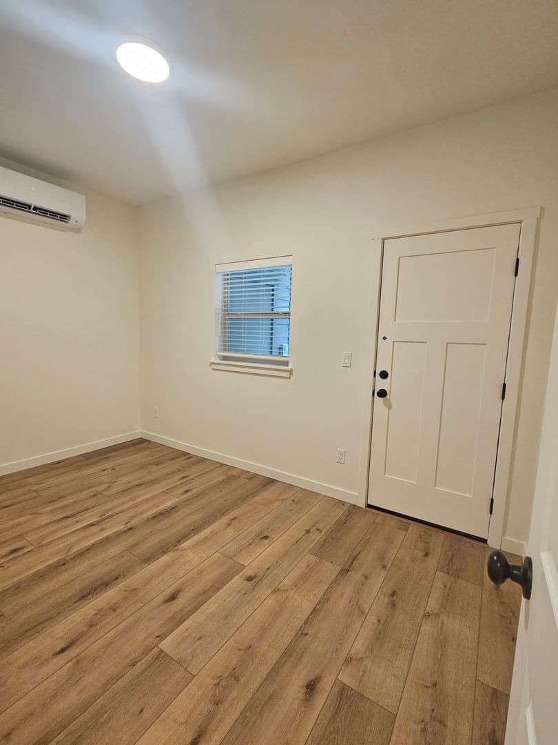Garden City House: 7416 W Swain Ln