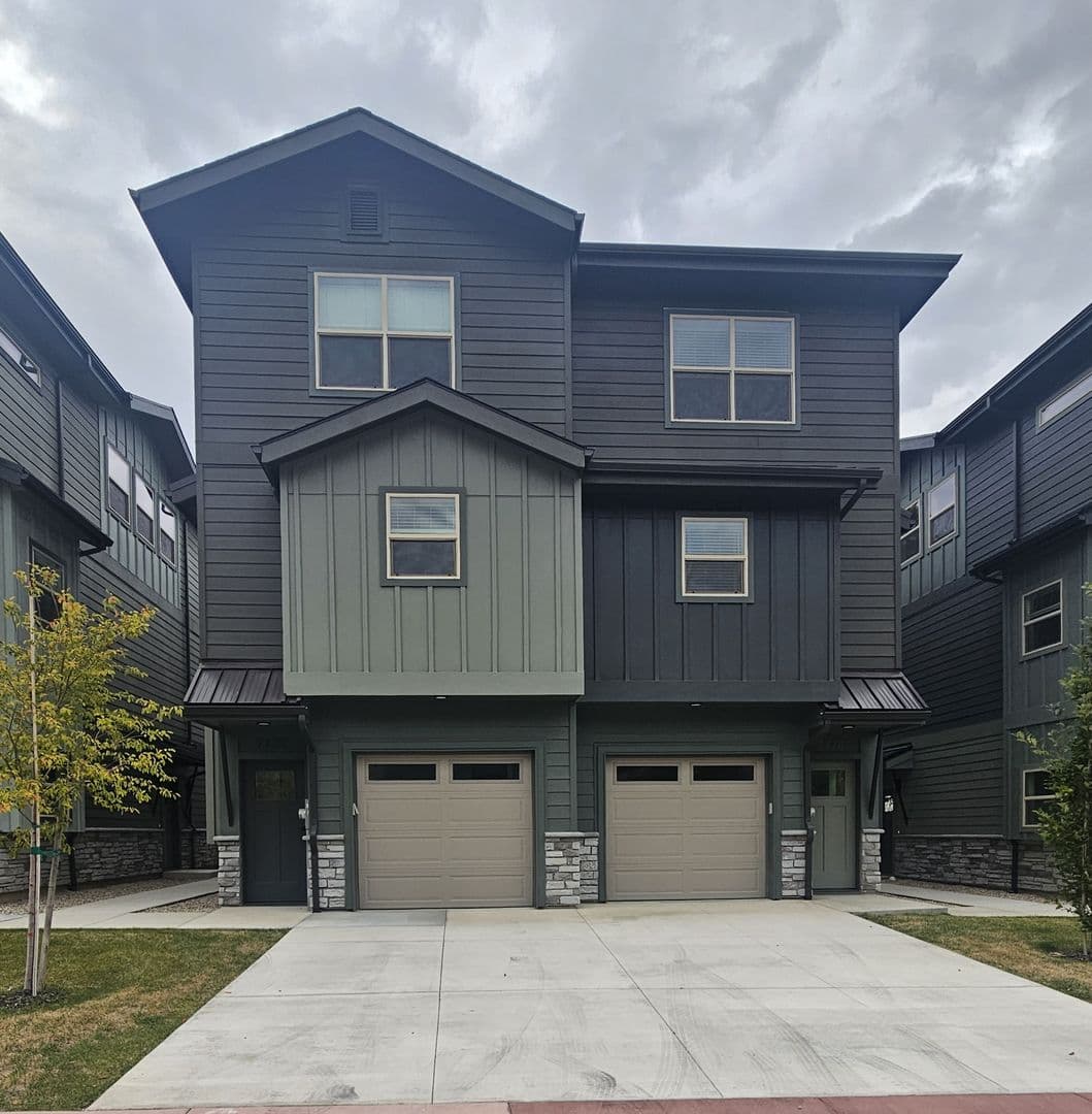 Garden City House: 7416 W Swain Ln