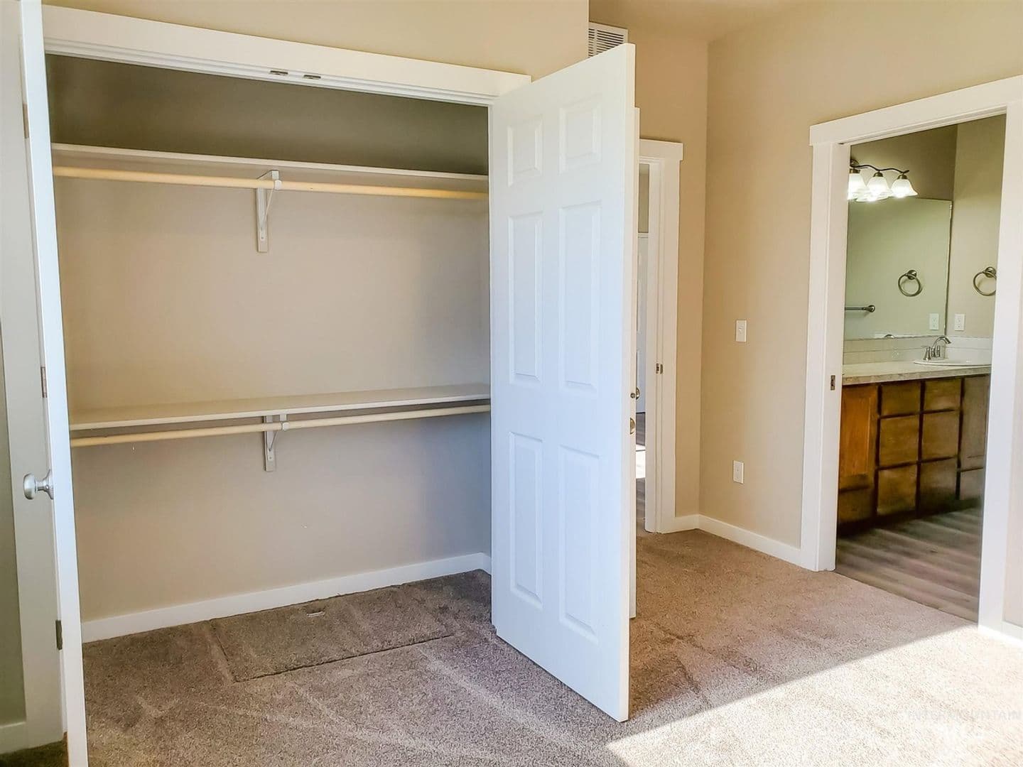 Payette Apartment: 1011 Pirate Cove