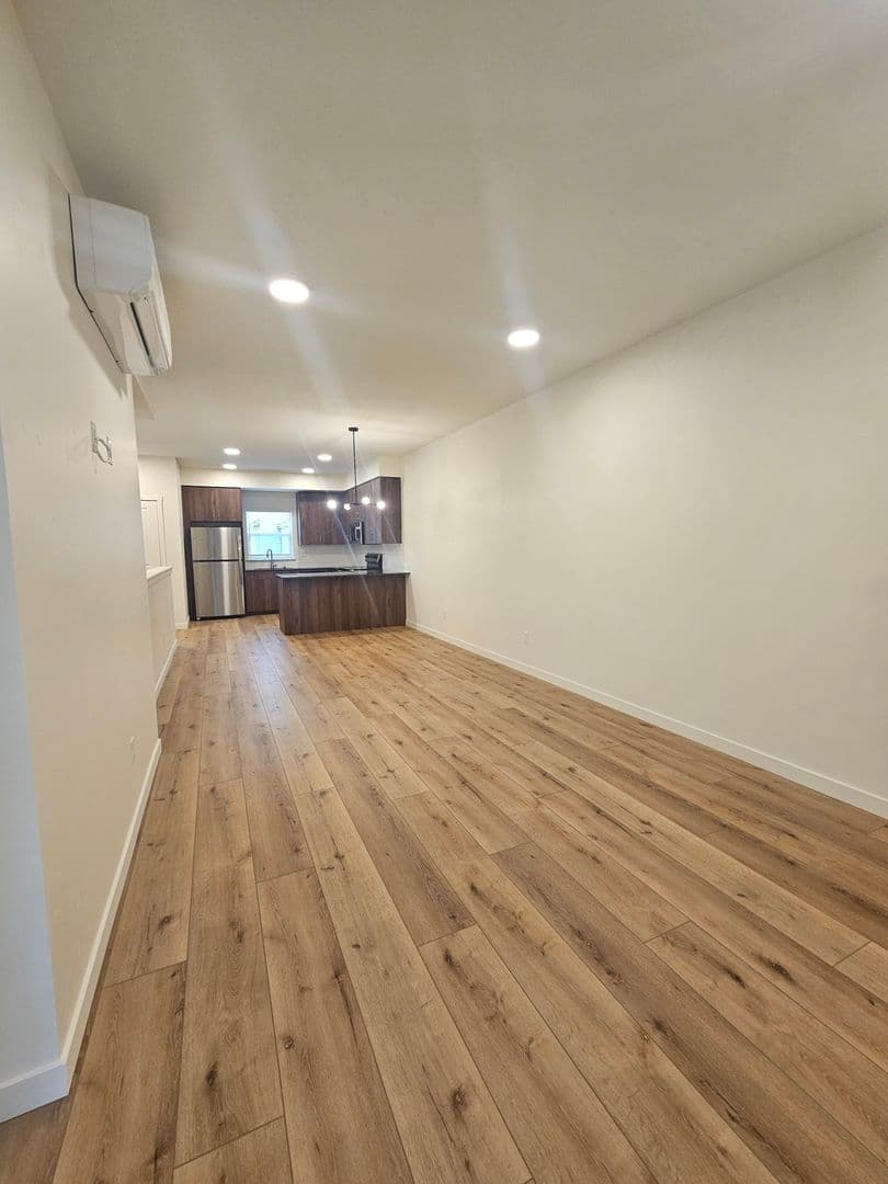 Garden City House: 7416 W Swain Ln