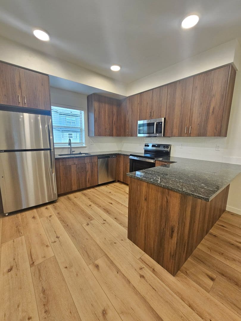 Garden City House: 7416 W Swain Ln