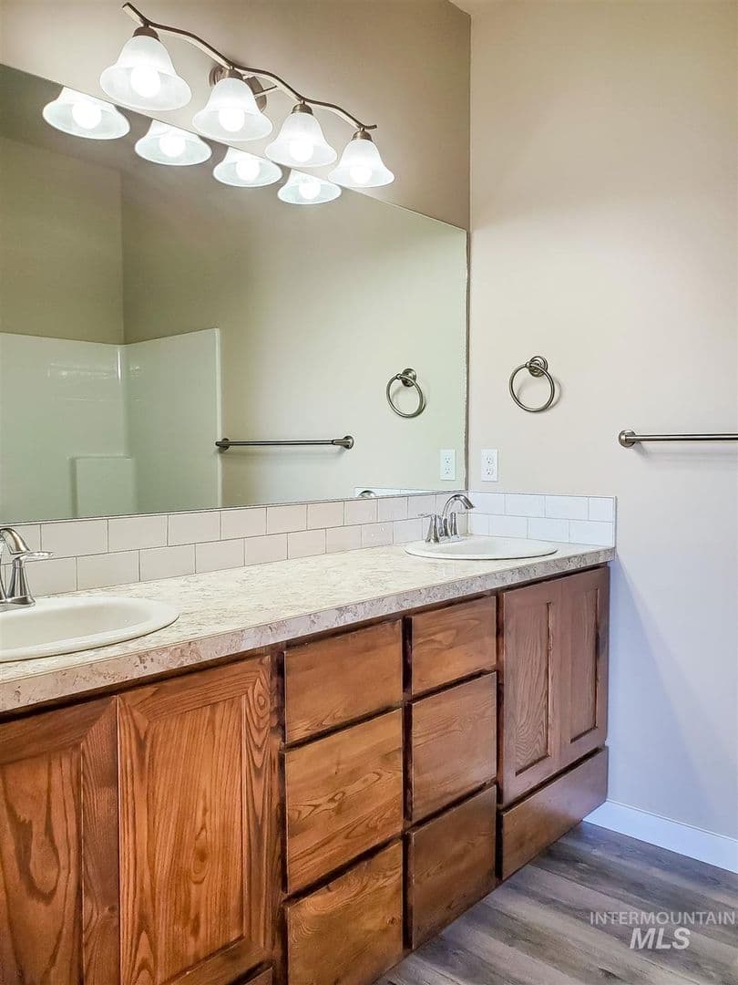 Payette Apartment: 1011 Pirate Cove